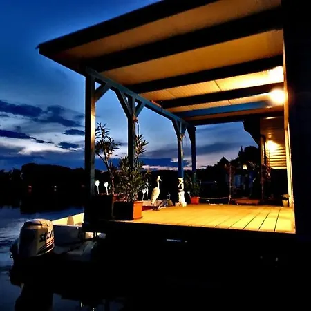 Апартаменти Hausboat 