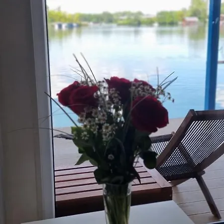 Апартаменти Hausboat 